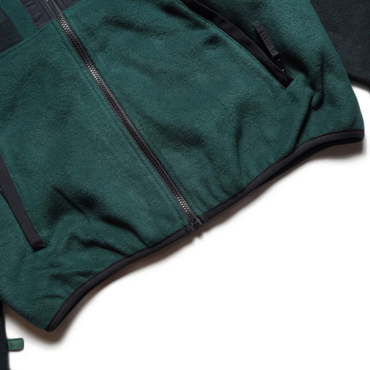 South2 West8 × COLUMBIA PFG / Wintertrainer™ Fleece Jacket (Black/Green) 裾パイピング
