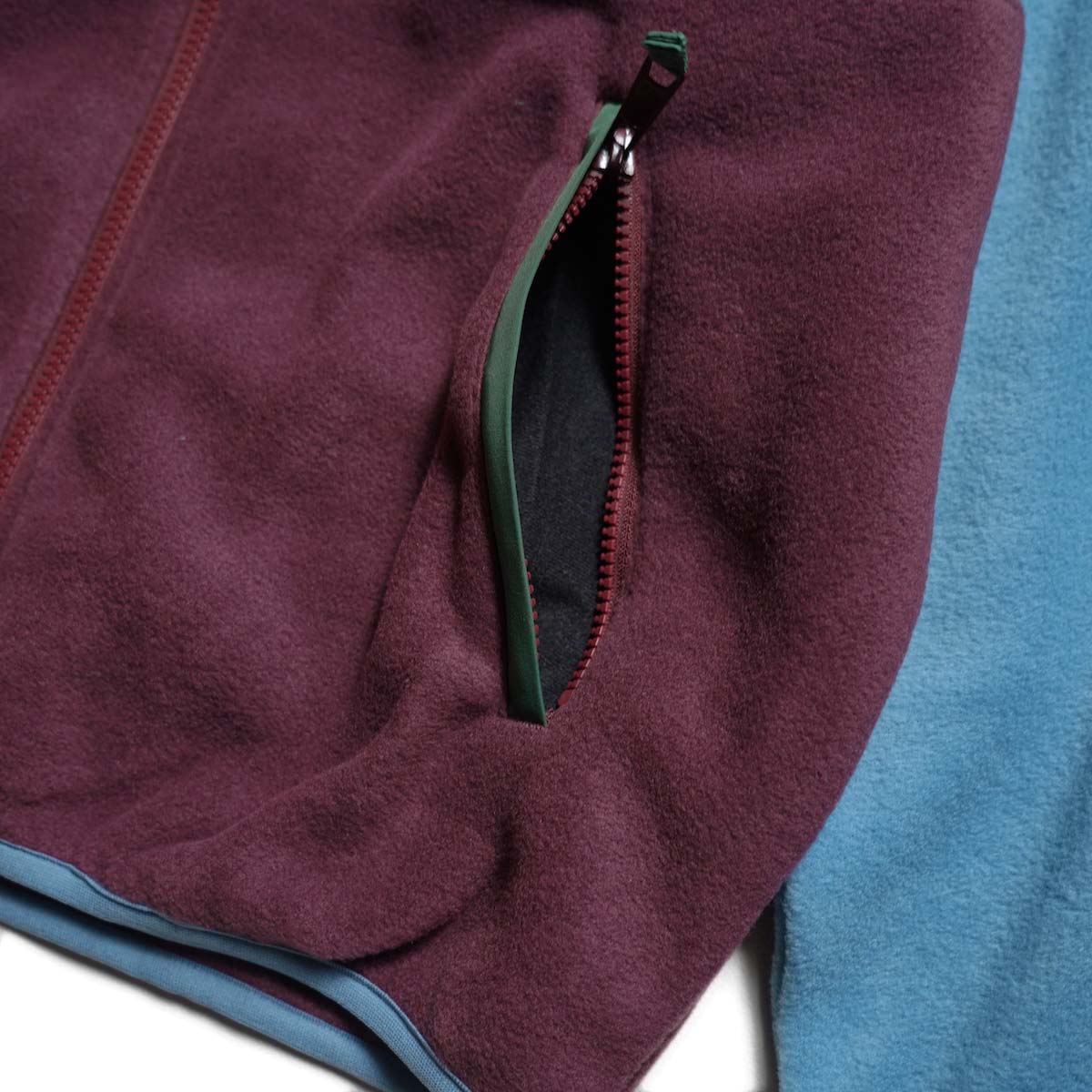 South2 West8 × COLUMBIA PFG / Wintertrainer™ Fleece Jacket (Blue/Burgundy) ポケット