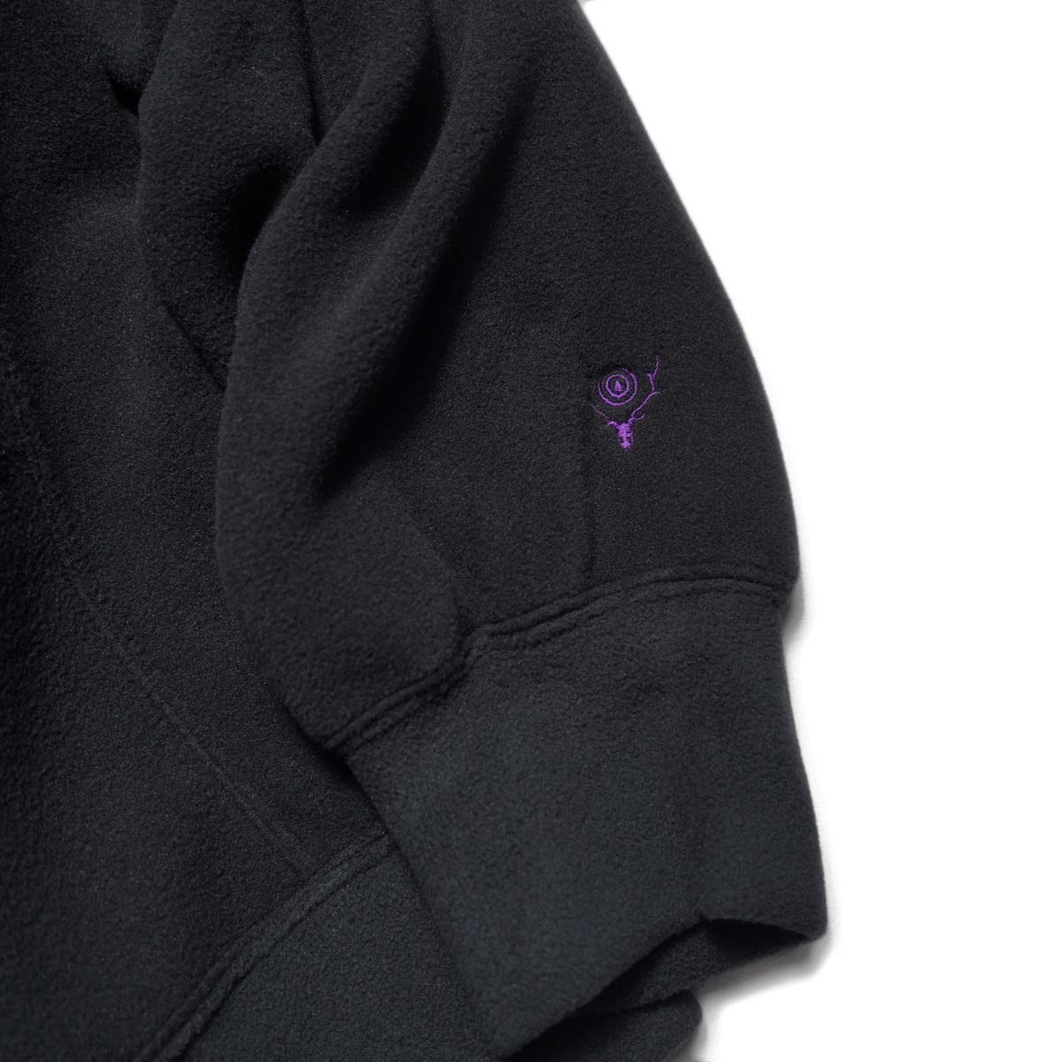 South2 West8 / Emb. Crew Neck Sweat Shirt - Poly Fleece (Black) 袖先
