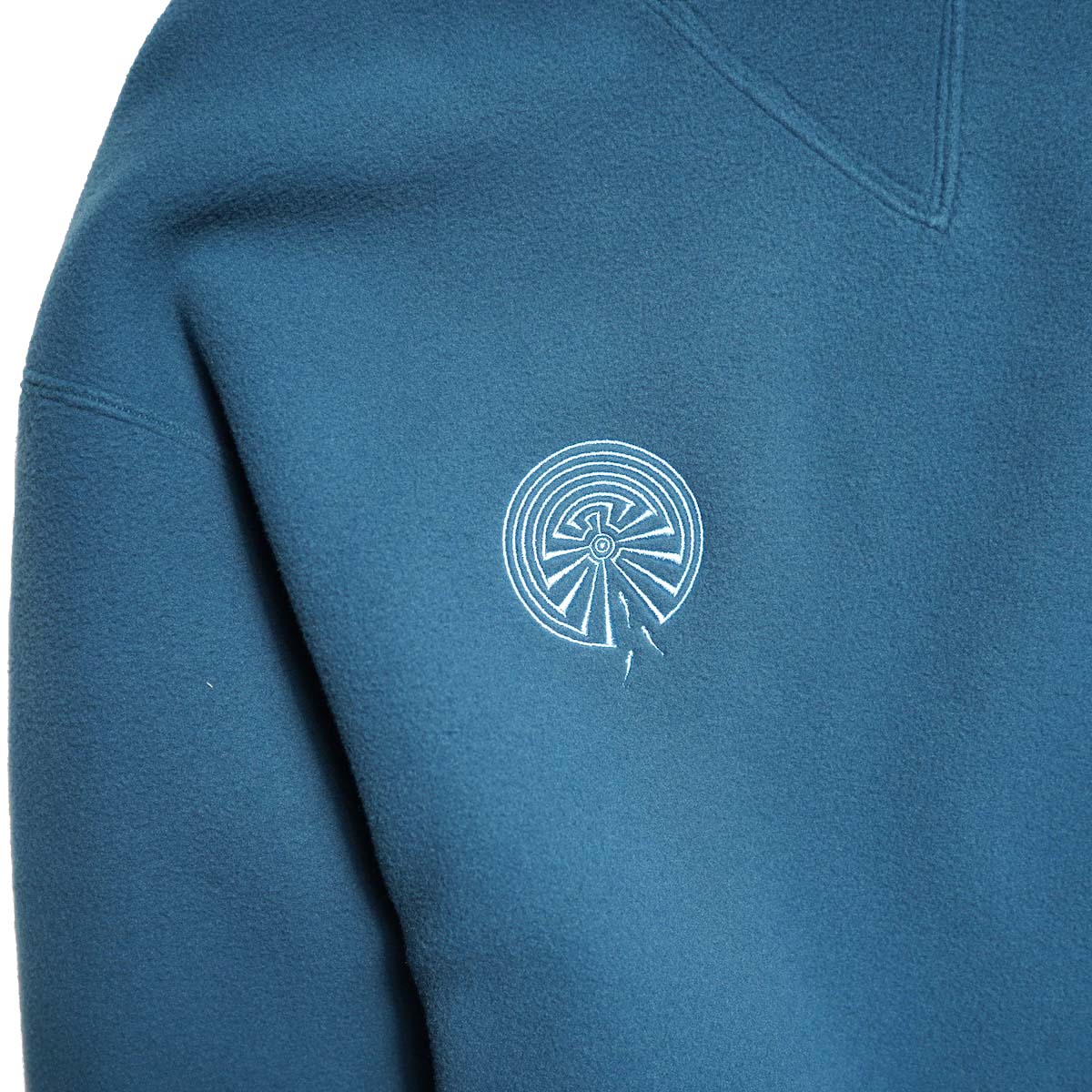 South2 West8 / Emb. Crew Neck Sweat Shirt - Poly Fleece (Blue) メイズ刺繍