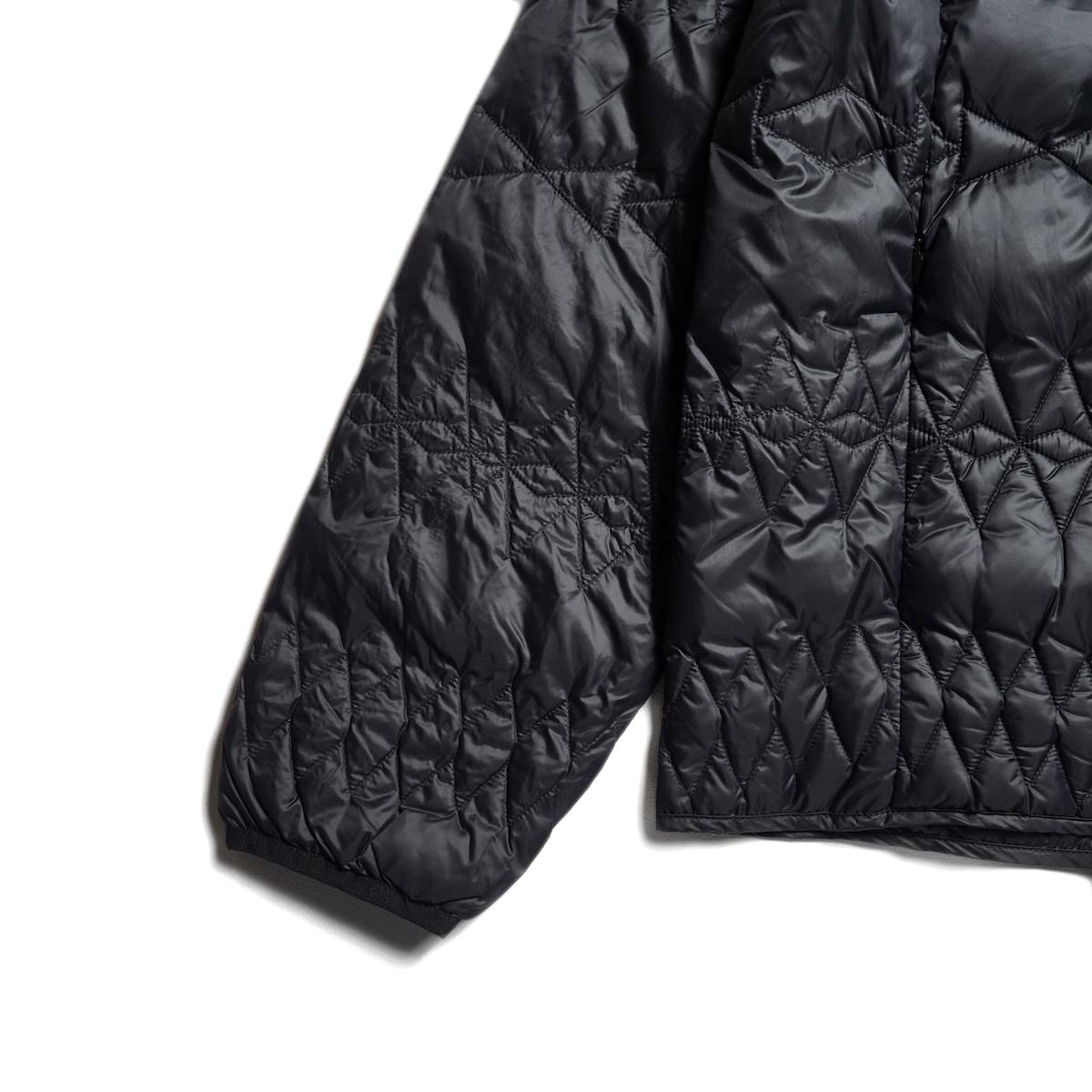 South2 West8 × TAION / Inner Down Jacket (Black) 袖先