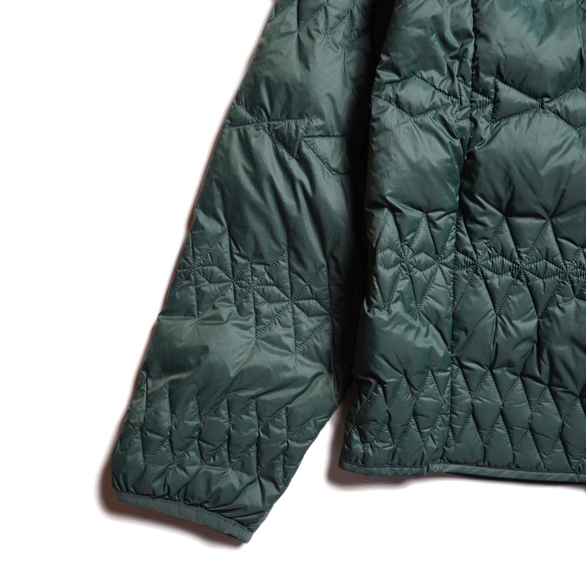 South2 West8 × TAION / Inner Down Jacket (Green) 袖先
