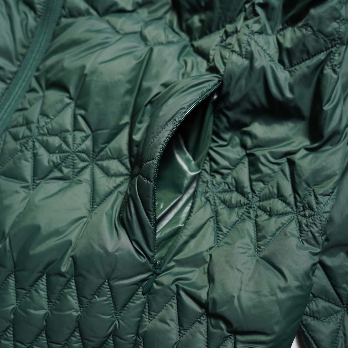 South2 West8 × TAION / Inner Down Jacket (Green) ファスナーポケット