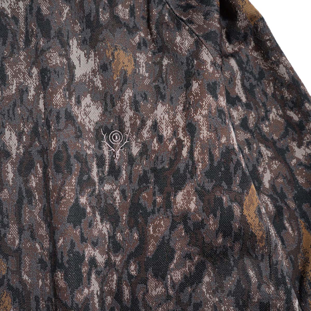 South2 West8 / Trainer Crew Neck Shirt-Horn Camo Jacquard (Brown) 刺繍