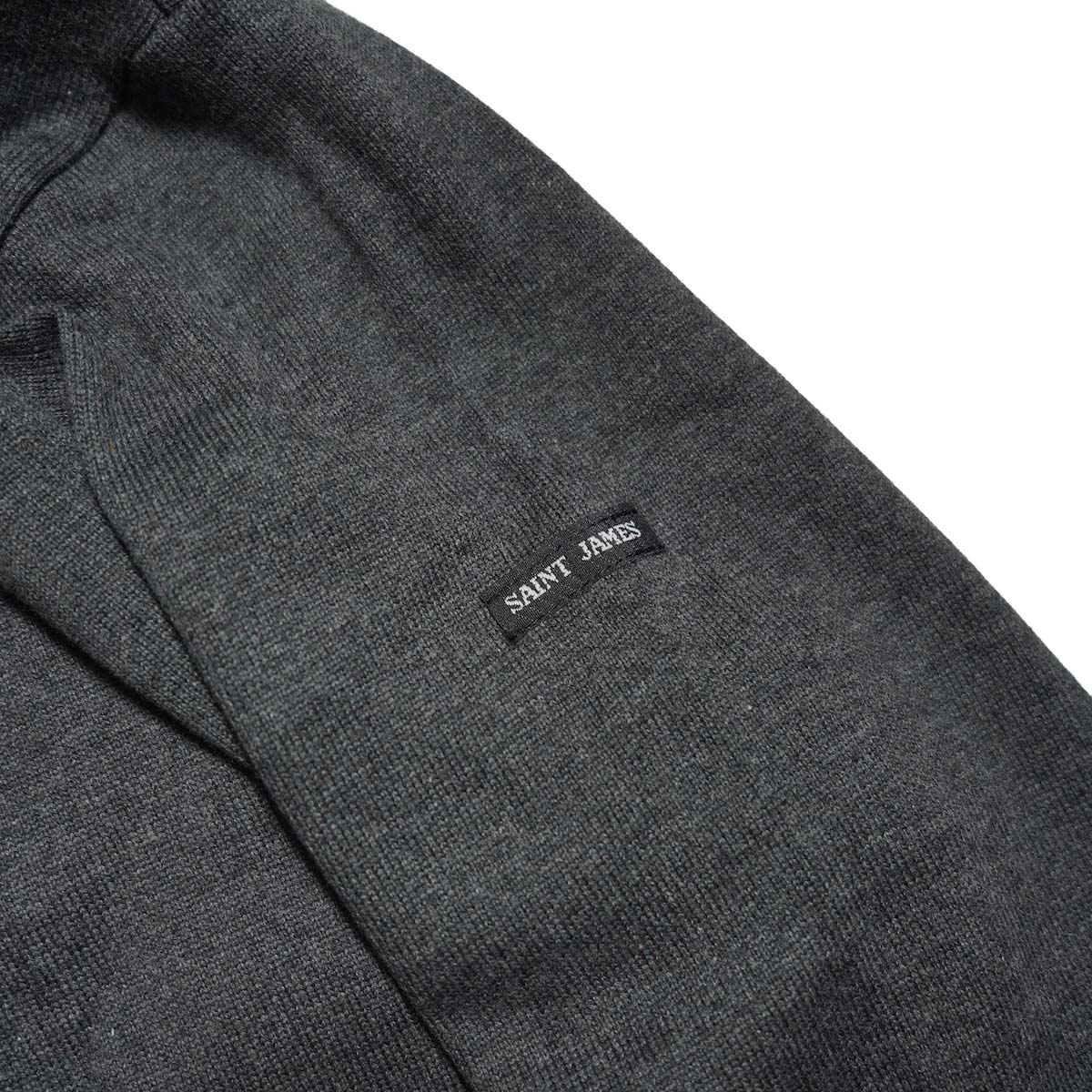 SAINT JAMES / OUESSANT "HEART ELBOW PATCH" (TC.Grey/Tulipe) 袖タグ