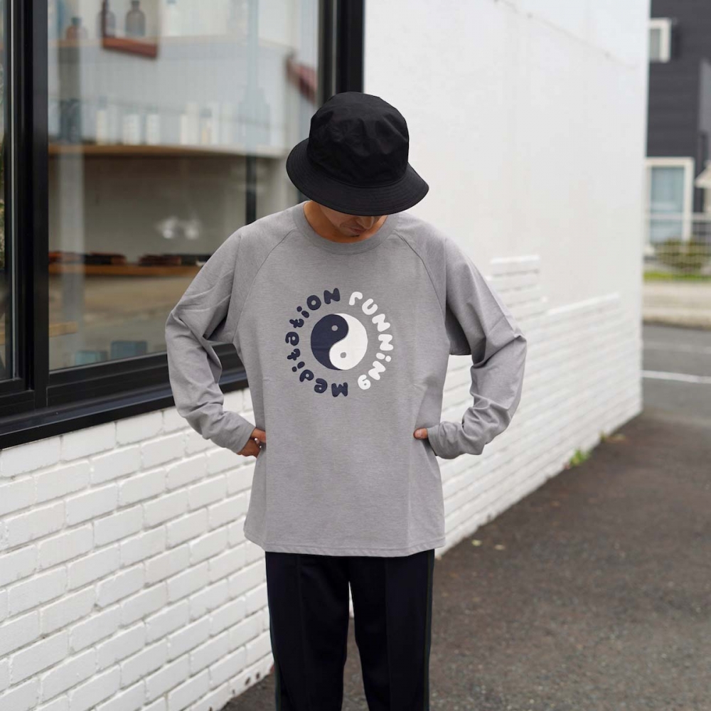 TACOMA FUJI RECORDS / RUNNING MEDITATION POLY LS Tee  (Heather Gray) 着用イメージ②