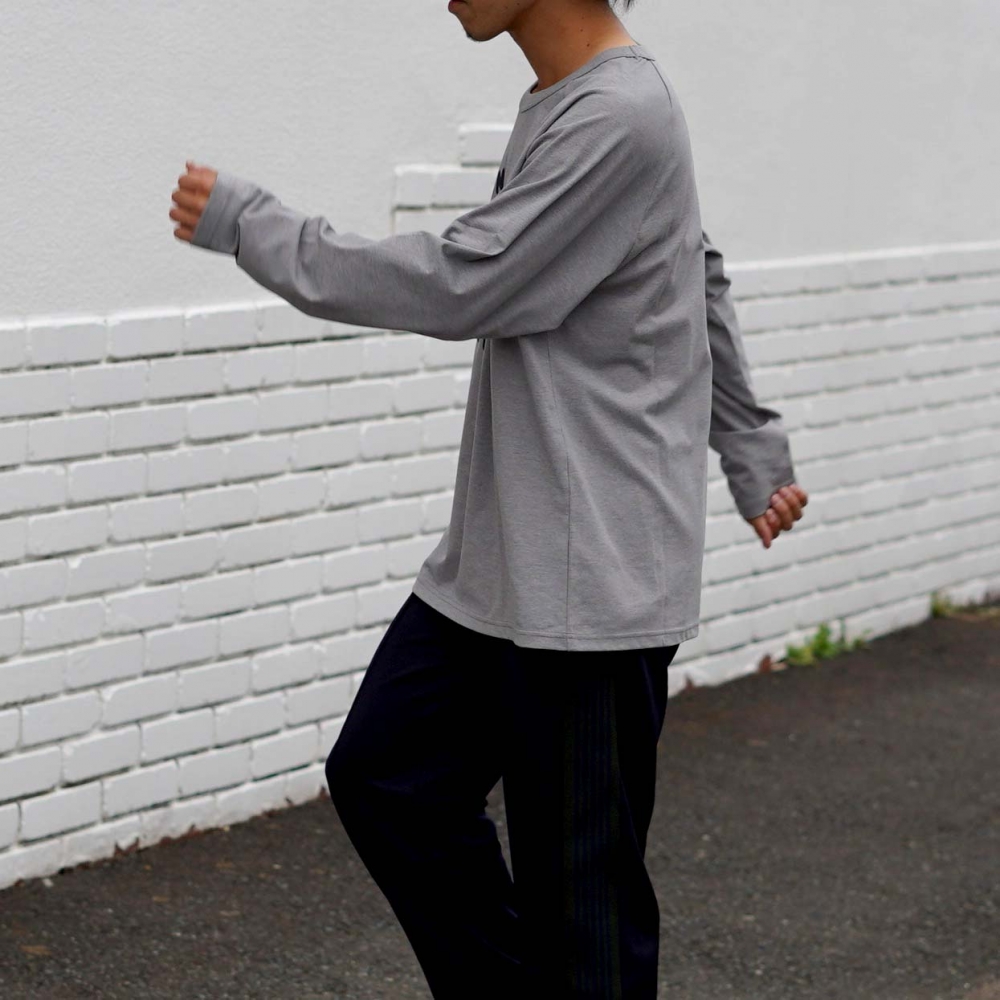 TACOMA FUJI RECORDS / RUNNING MEDITATION POLY LS Tee  (Heather Gray) 着用イメージ③