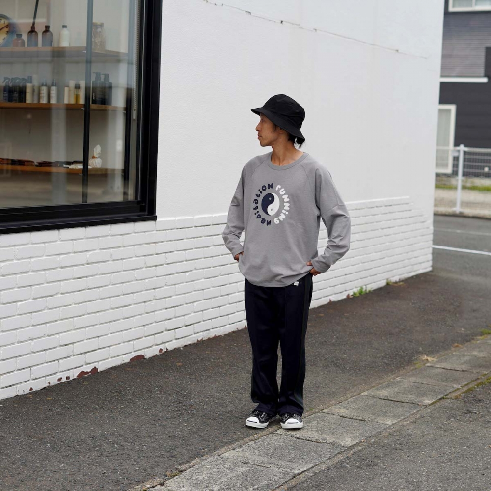 TACOMA FUJI RECORDS / RUNNING MEDITATION POLY LS Tee  (Heather Gray) 着用イメージ①