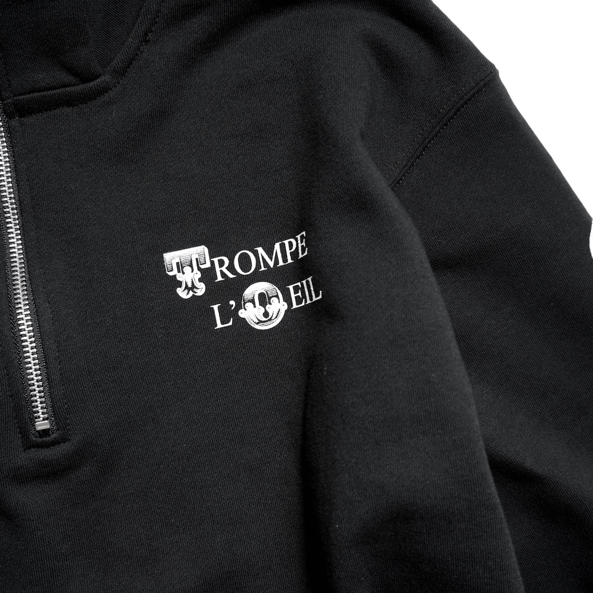 TODAY edition / TROMPE L"OEIL Zip Sweat (Black) 胸プリント