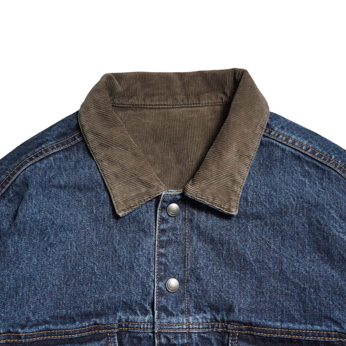 Unlikely / Unlikely Reversible Trucker Jacket (Indigo/Brown) デニムジャケット面 - 襟元