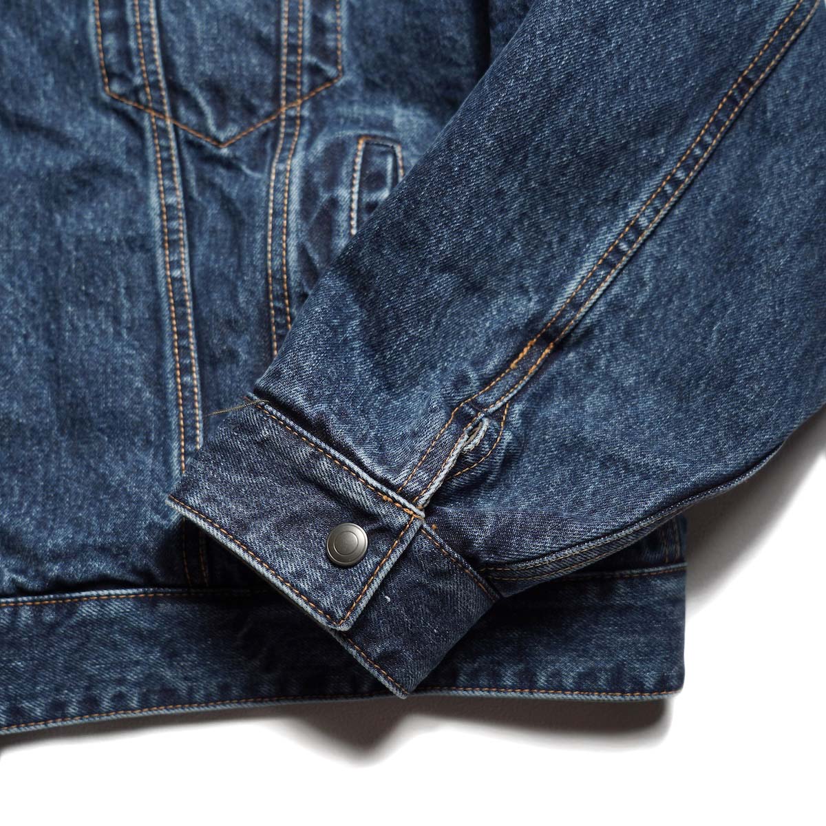 Unlikely / Unlikely Reversible Trucker Jacket (Indigo/Brown) デニムジャケット面 - 袖先