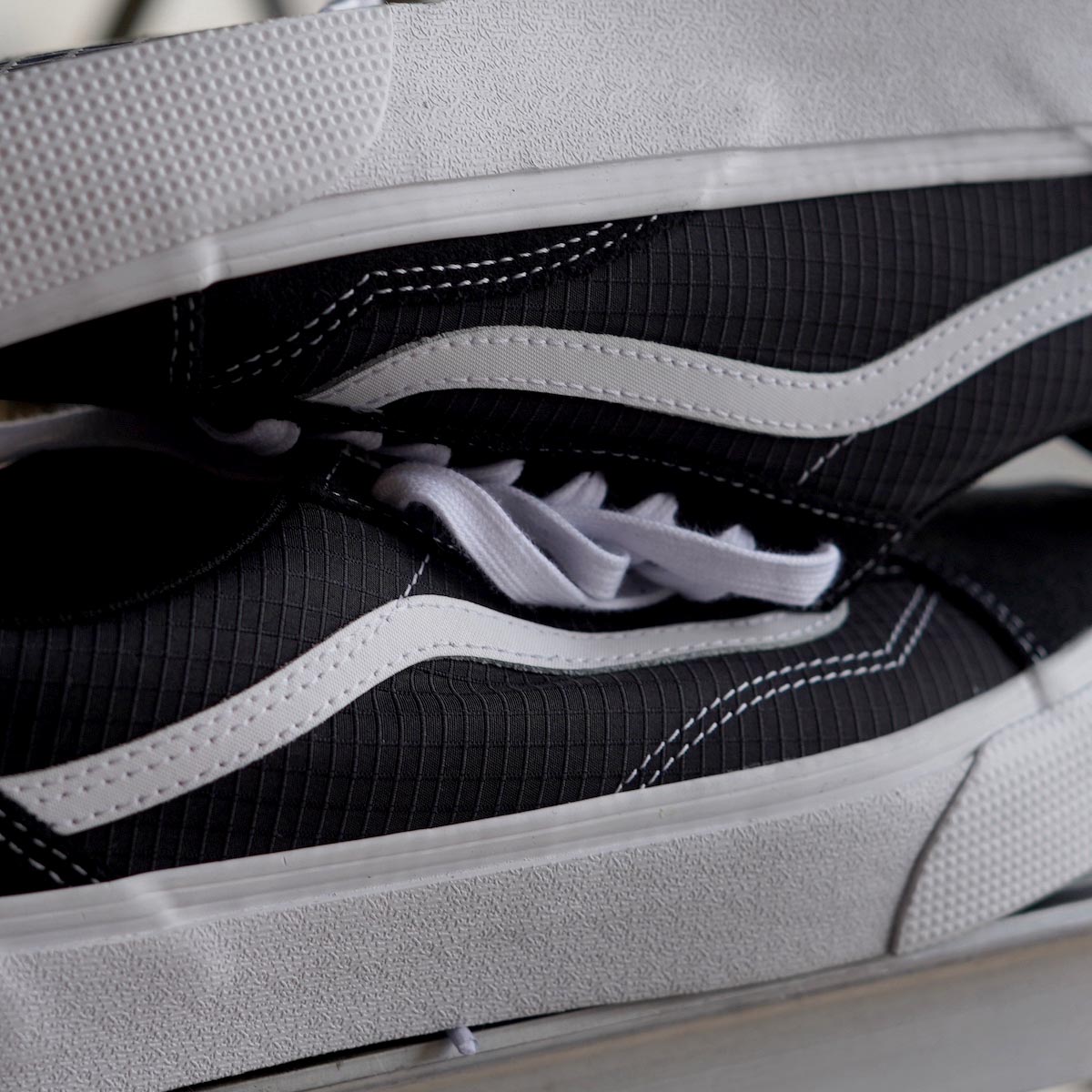 国内配送 VANS OLD SKOOL GORE-TEX BLACK/TRUE WHITE VANS / OLD SKOOL GORE-TEX® (Black / True White)
