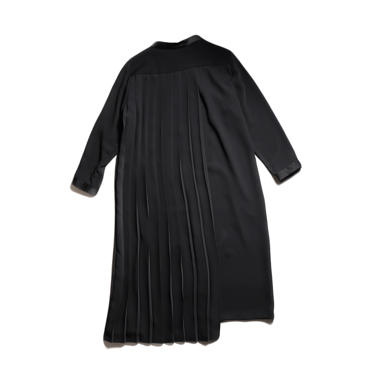 WHYTO. / asymmetry pleats dress (Black)
