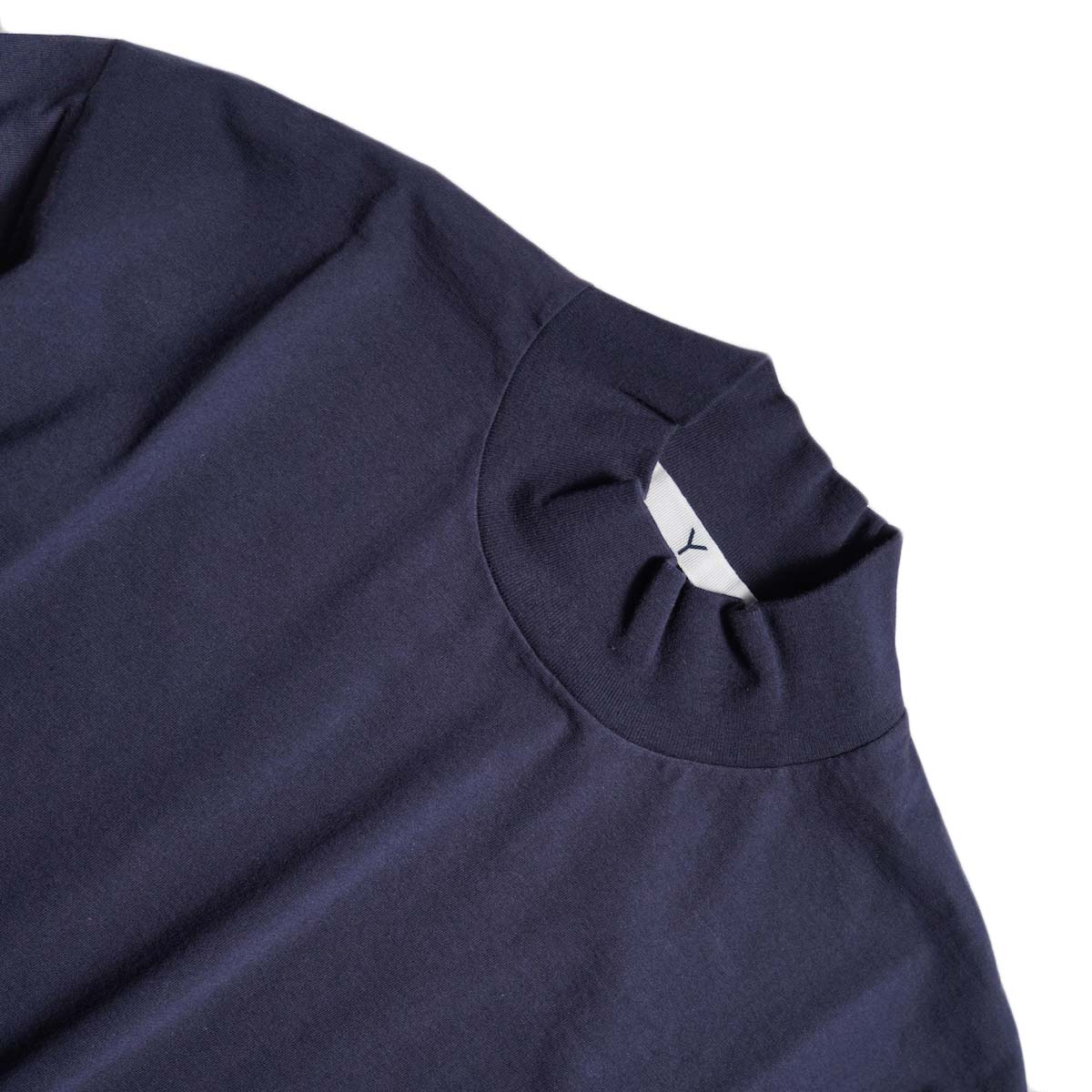 Y / ORGANIC COTTON JERSEY MOCK NECK SHORT SLEEVE T-SHIRT (Navy)