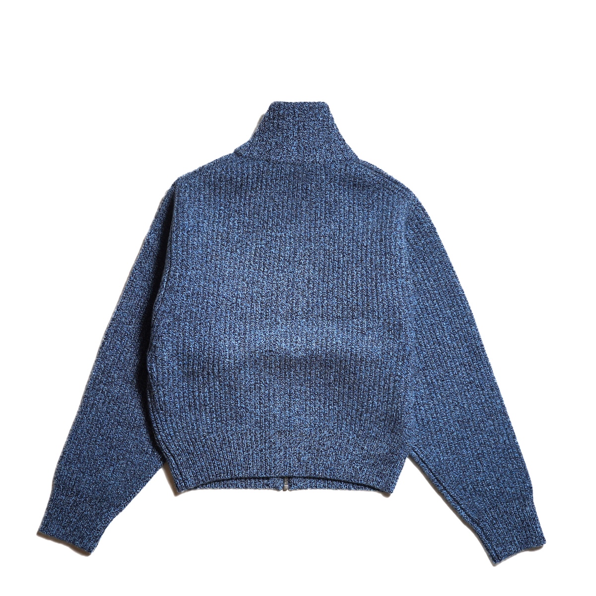 YLEVE / WOOL CASHEMERE DRIVERS KN (Sea Blue) 背面