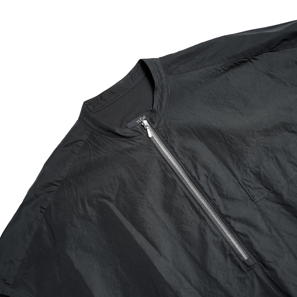 YLEVE / COTTON CUPRA HALF ZIP SHIRT (Black) 襟元