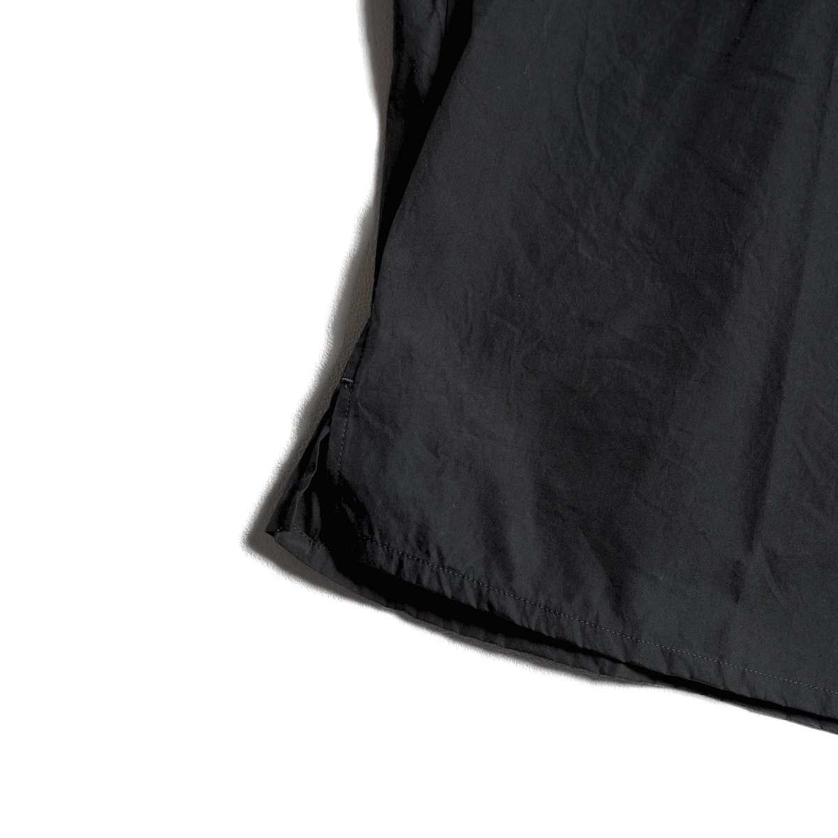 YLEVE / COTTON CUPRA HALF ZIP SHIRT (Black) 裾