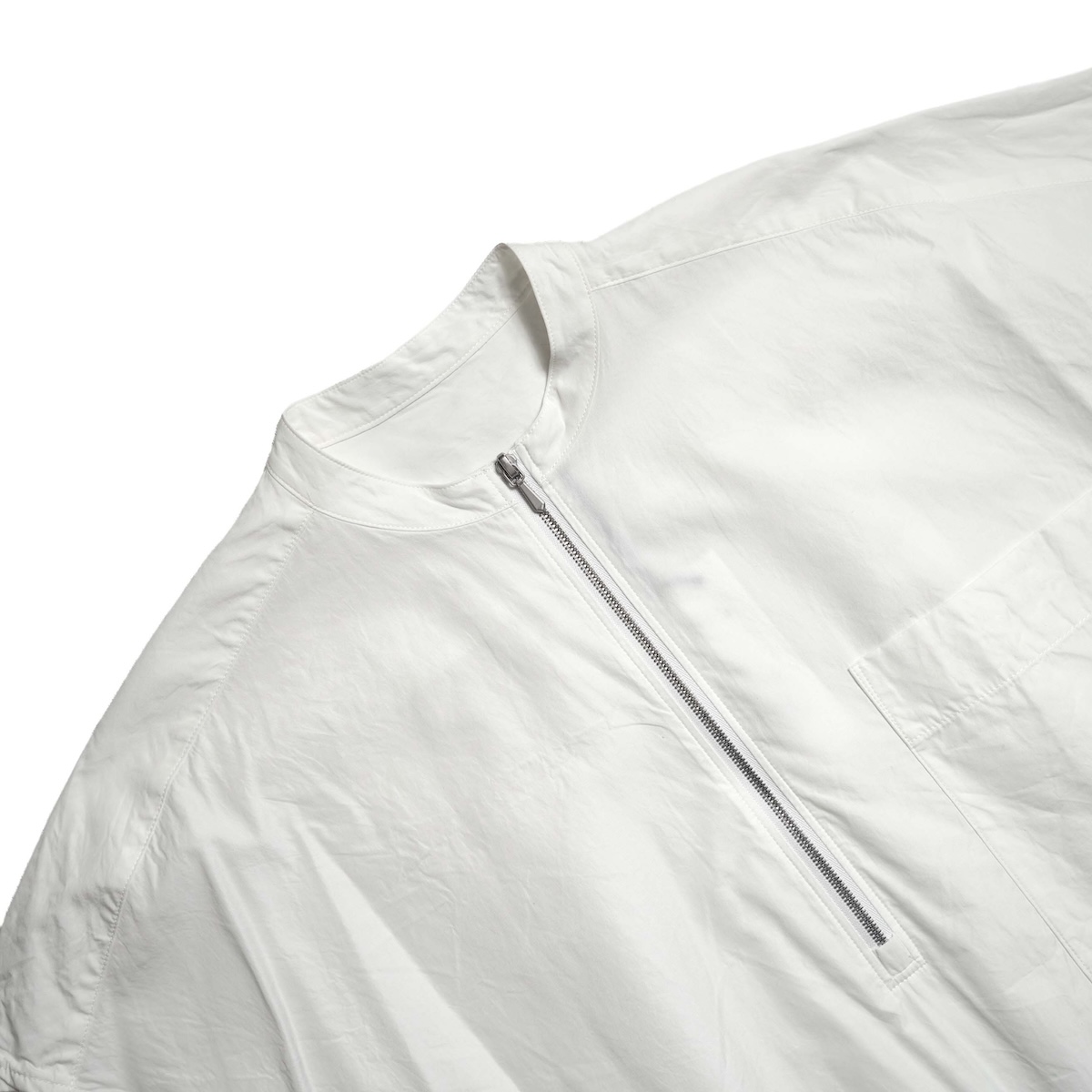 YLEVE / COTTON CUPRA HALF ZIP SHIRT (White) 襟元